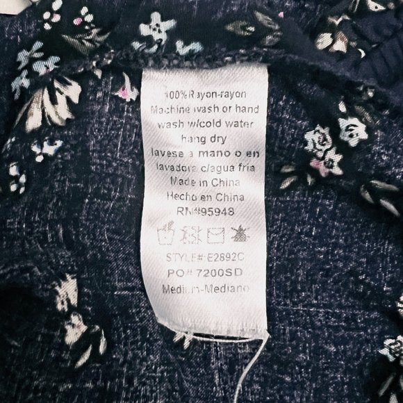 COZY CASUAL Off-The-Shoulder Floral Crop Blouse - Size M - Picture 7 of 7